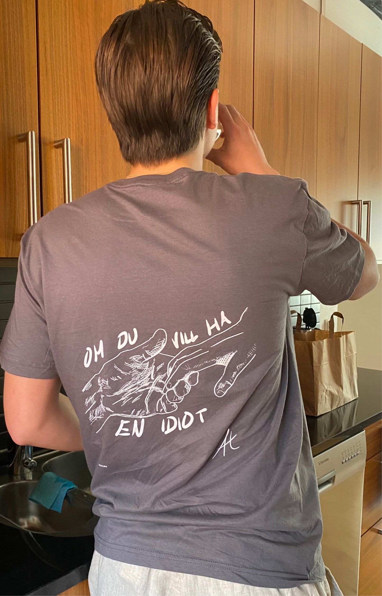 ”Om Du Vill Ha En Idiot” T-Shirt